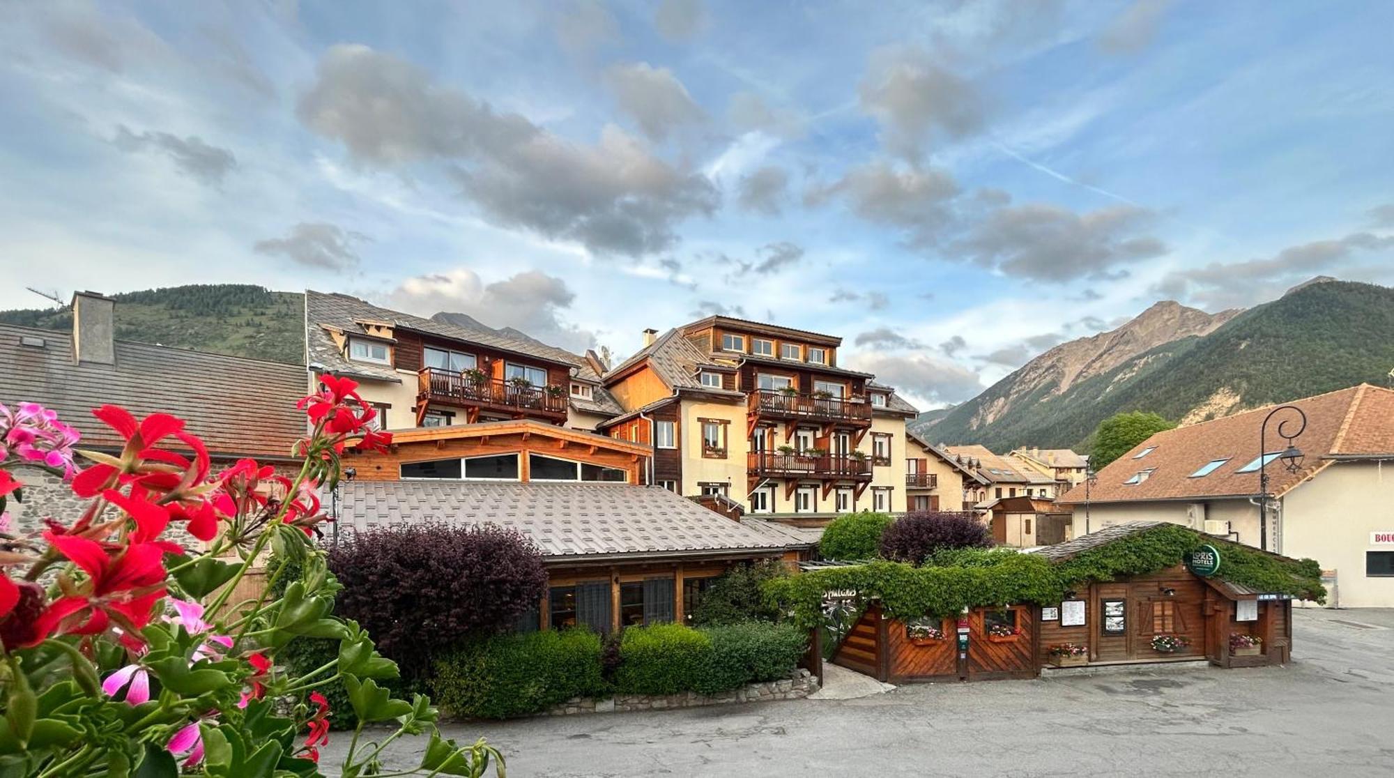 Hotel Les Autanes Spa-Balneotherapie & Restaurant 昂塞勒 外观 照片